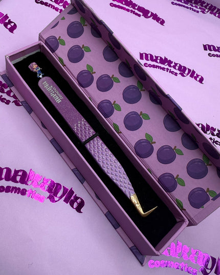 🍇 Plum Puddin’ Tweezers + Luxury Box – Strawberry Shortcake Collection